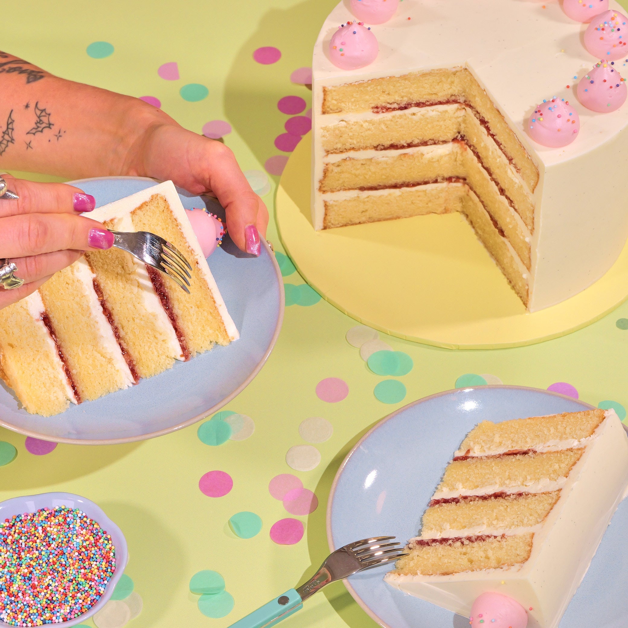 Classic Vanilla Cake Crumbs & Doilies