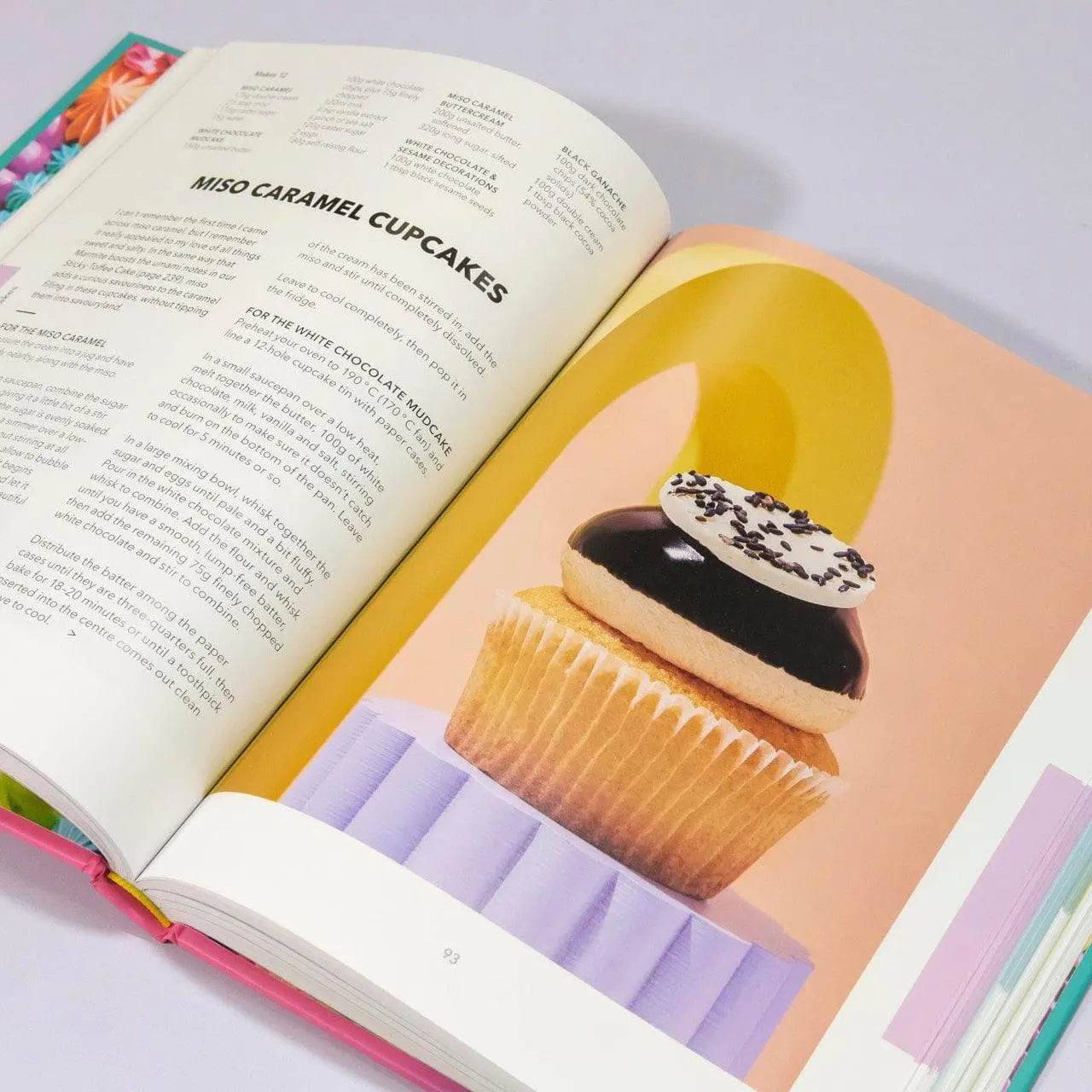 Crumbs & Doilies - Over 90 Mouth-watering Bakes To Create At Home From YouTube Sensation Cupcake Jemma (Hardcover): Cupcake Jemma: 9780241610848 | Books | Buy Online In South Africa From Loot - Foto 3